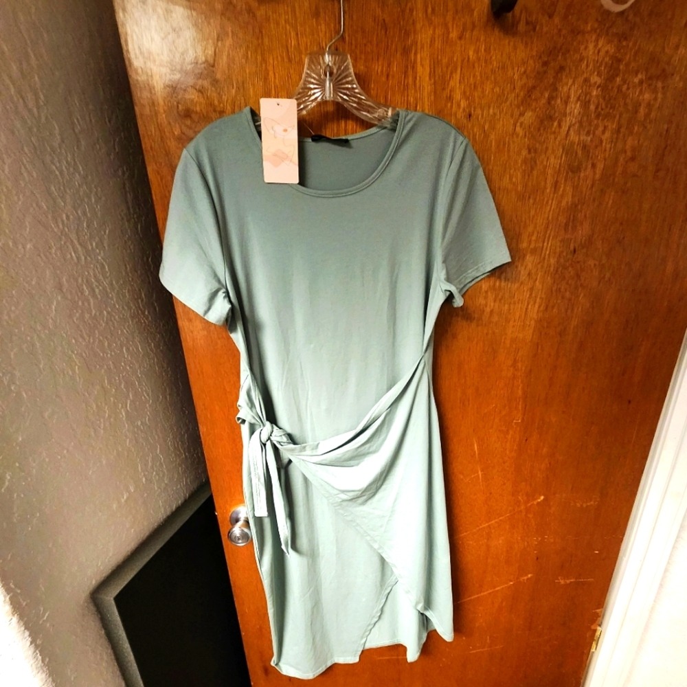 Womens t-shirt style dress size large